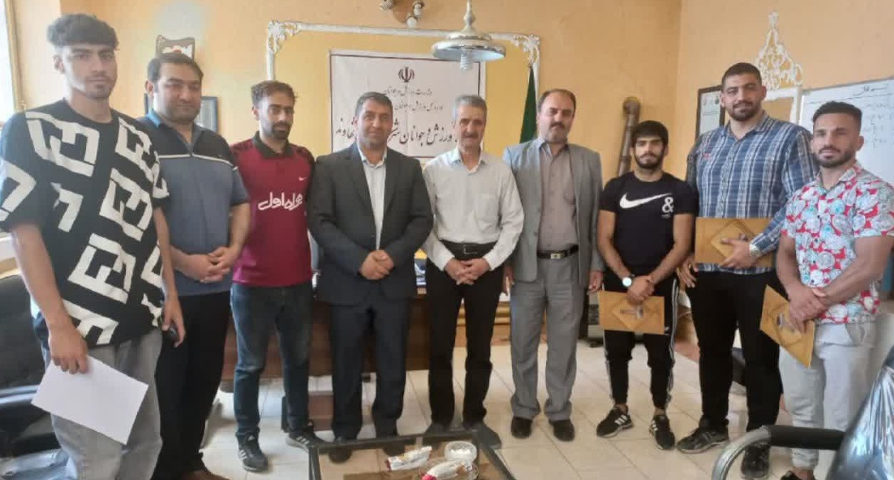 تجلیل از ۳ کشتی گیر ناشنوای مدال آور نهاوندی